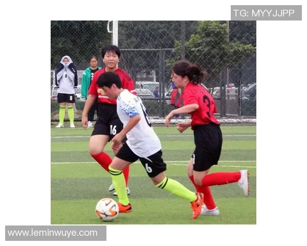 足球贺繁星的成长之路与梦想追逐的精彩瞬间